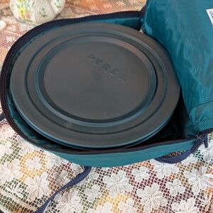 Pyrex Blue Storage Container with Carrier